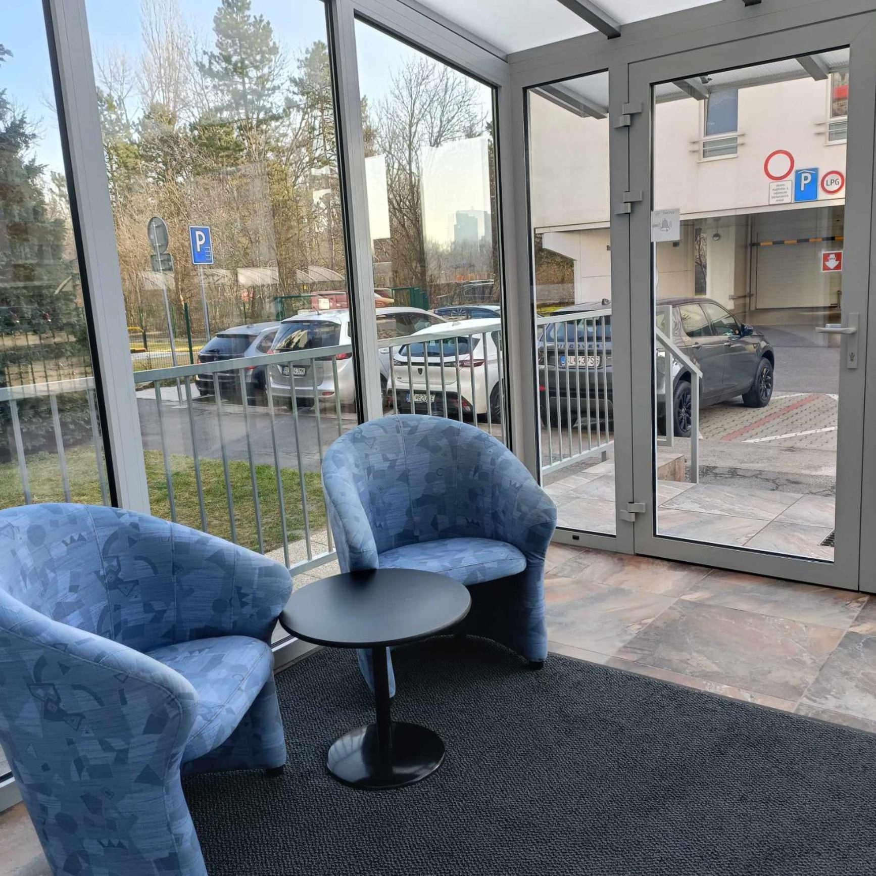 Ubytovna Nobelova Bratislava Luaran gambar